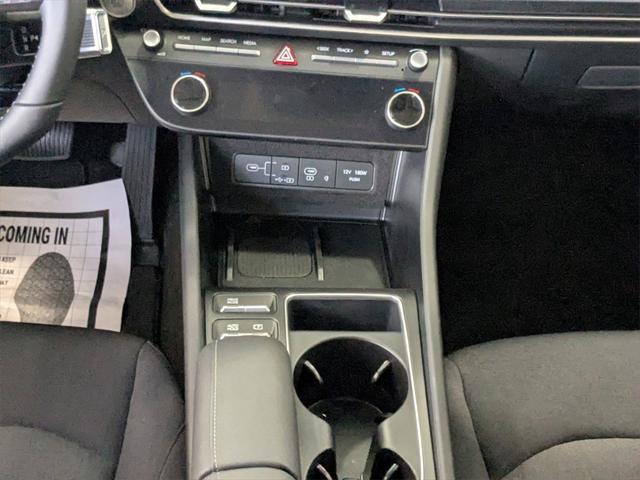 new 2025 Hyundai Elantra car, priced at $25,011