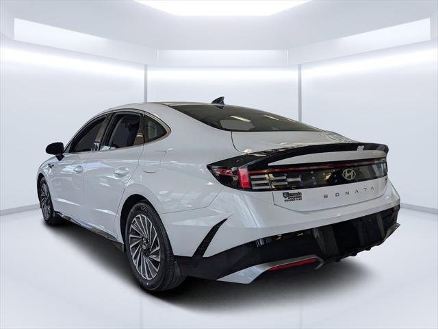 new 2025 Hyundai Elantra car, priced at $25,011