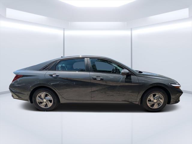 new 2025 Hyundai Elantra car, priced at $21,016