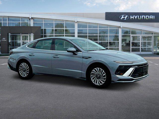 new 2025 Hyundai Sonata Hybrid car, priced at $32,685