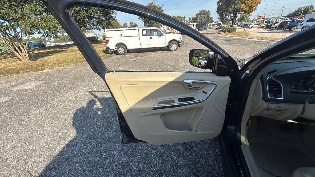 used 2015 Volvo XC60 car, priced at $6,999