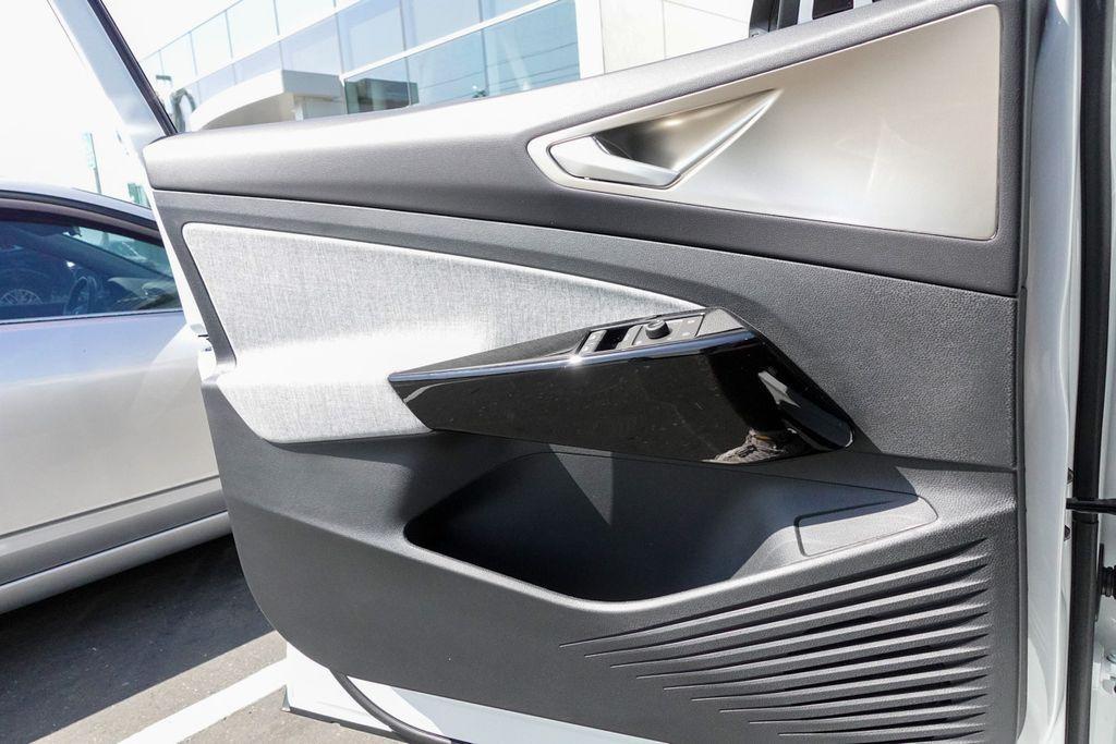 new 2025 Volkswagen ID.4 car, priced at $39,910