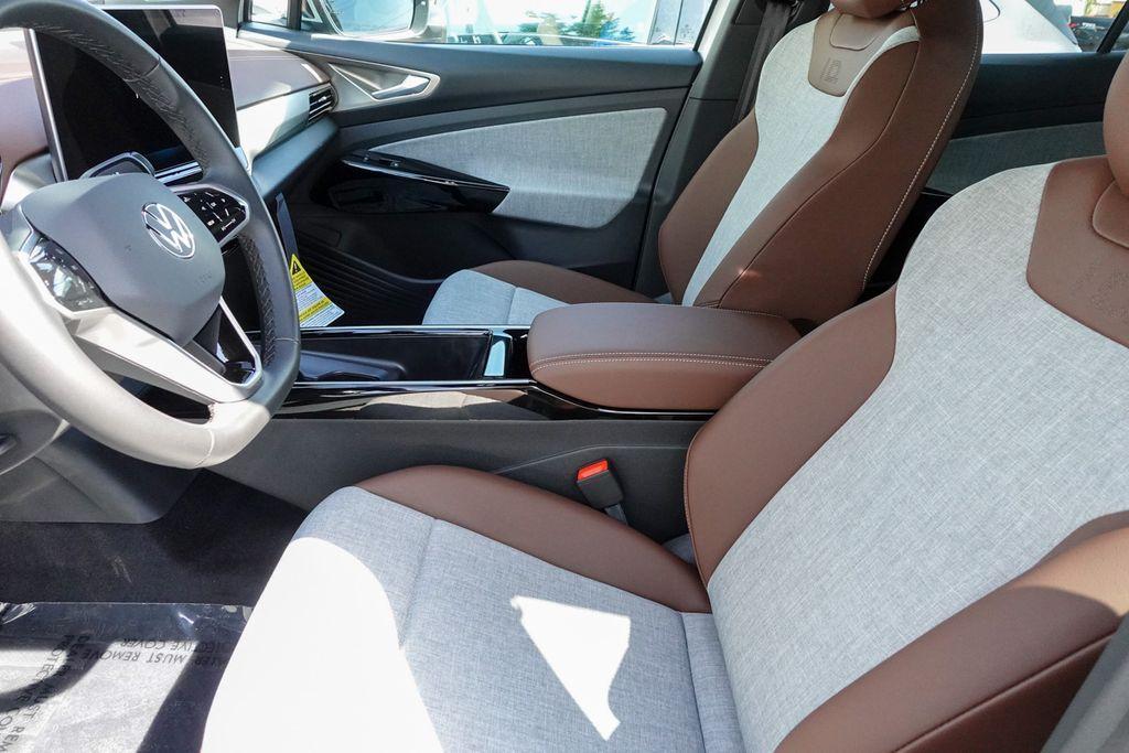 new 2025 Volkswagen ID.4 car, priced at $39,910