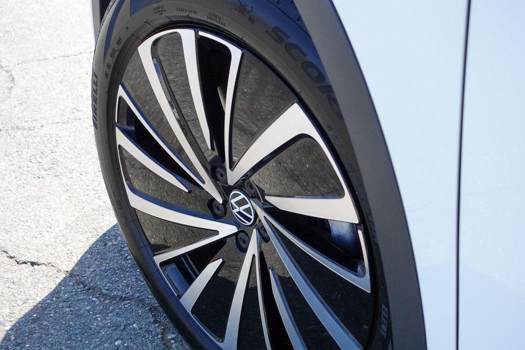 new 2025 Volkswagen ID.4 car, priced at $39,910