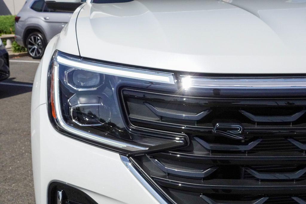 new 2025 Volkswagen Atlas car, priced at $52,932