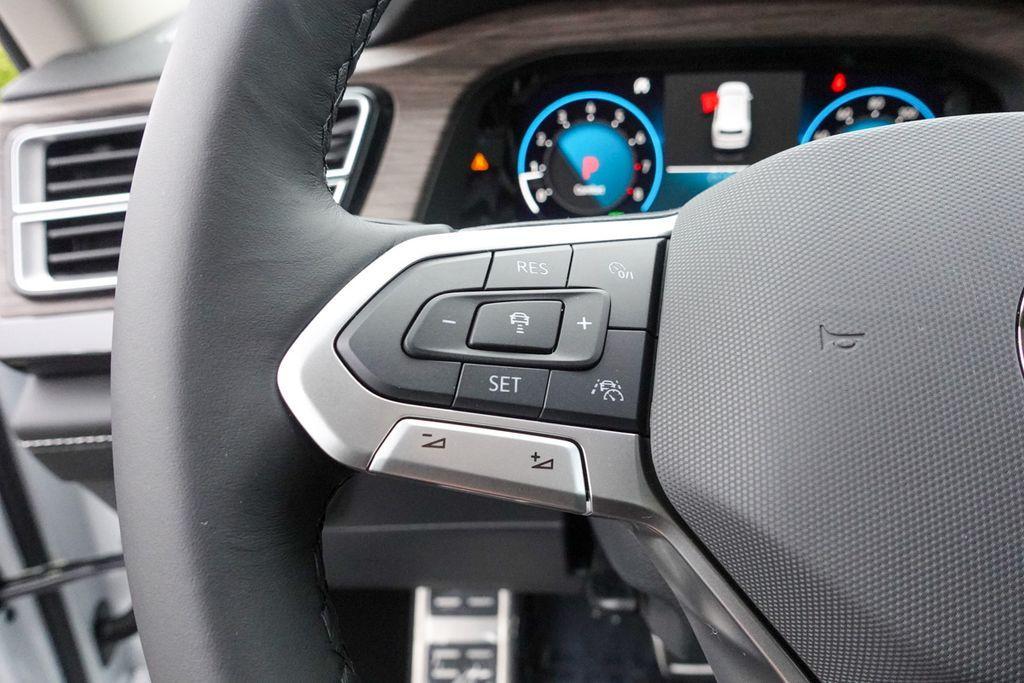 new 2025 Volkswagen Atlas car, priced at $53,569