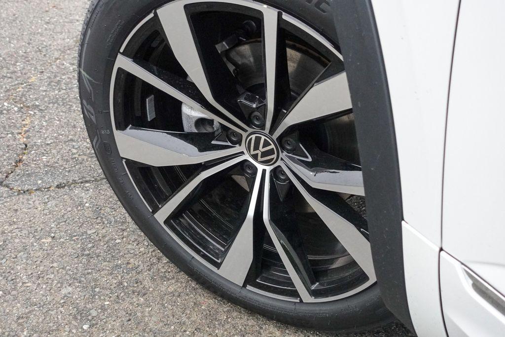 new 2025 Volkswagen Atlas car, priced at $53,569
