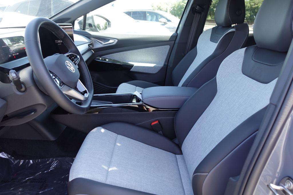 new 2025 Volkswagen ID.4 car, priced at $35,217