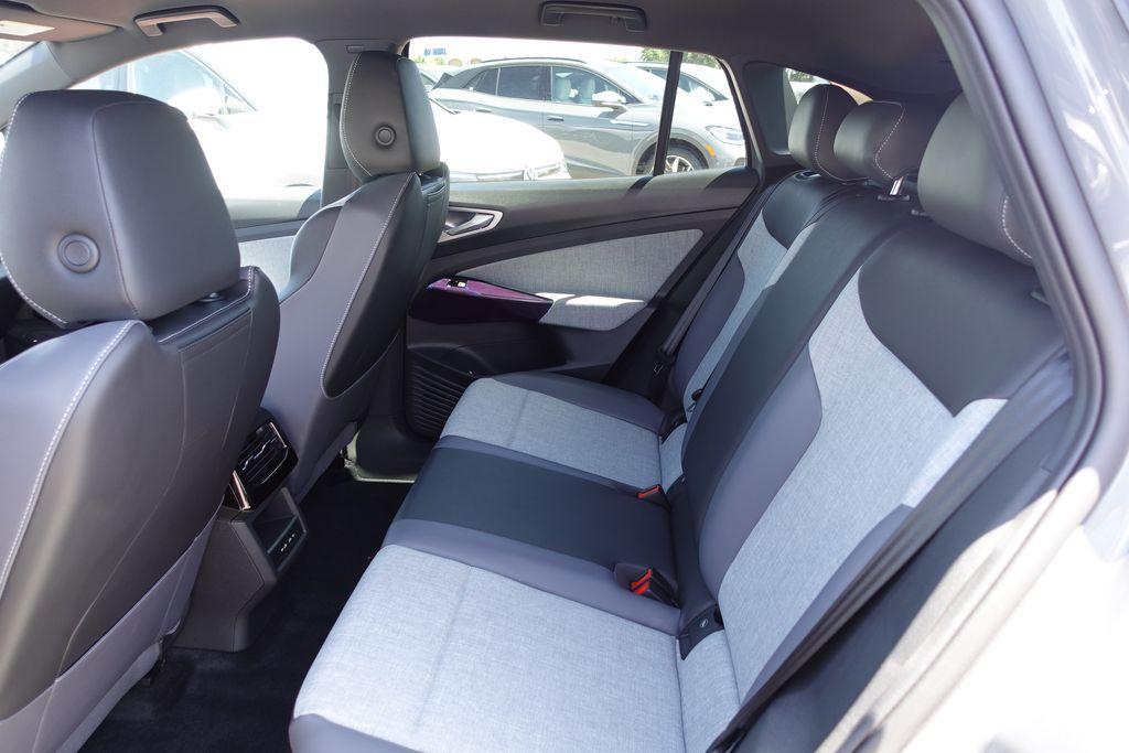 new 2025 Volkswagen ID.4 car, priced at $35,217