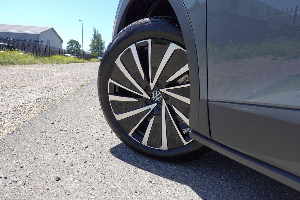new 2025 Volkswagen ID.4 car, priced at $39,910