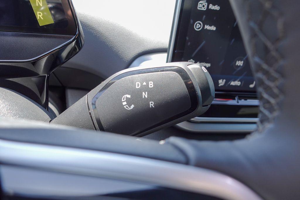 new 2025 Volkswagen ID.4 car, priced at $39,910