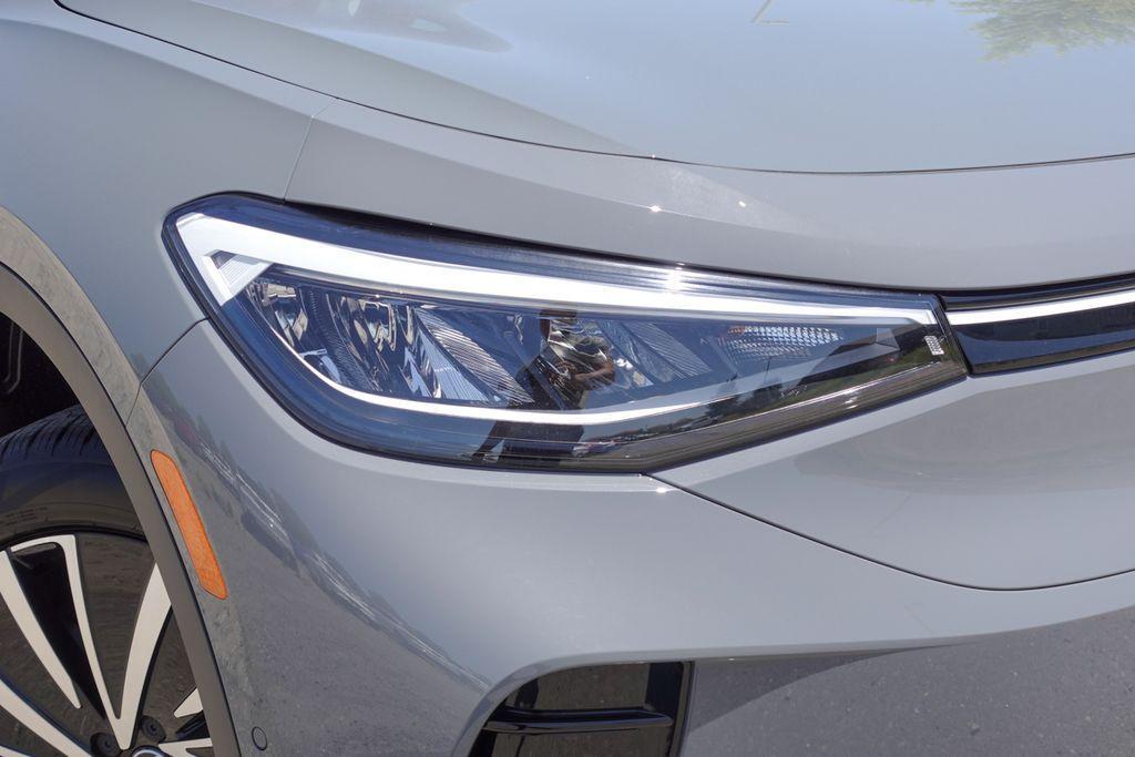 new 2025 Volkswagen ID.4 car, priced at $39,910