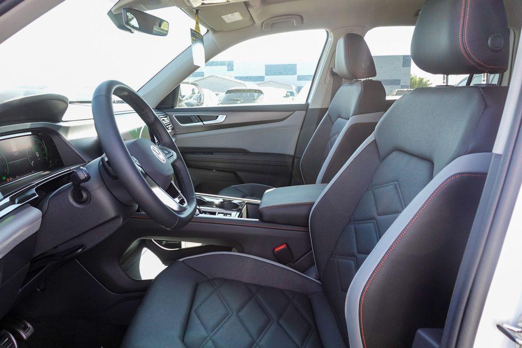 new 2025 Volkswagen Atlas car, priced at $38,986