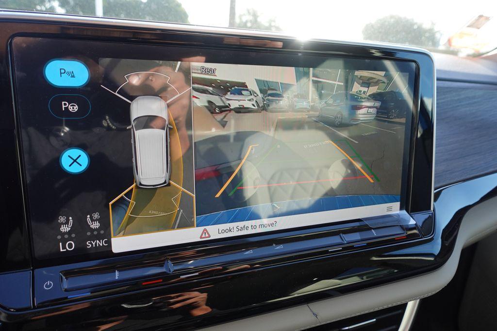new 2025 Volkswagen Atlas car, priced at $51,656