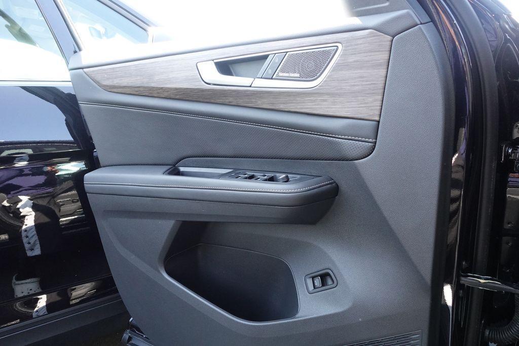 new 2025 Volkswagen Atlas car, priced at $50,156