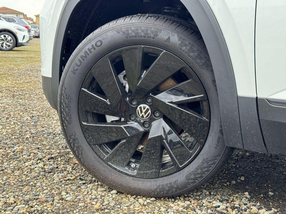 new 2024 Volkswagen Atlas Cross Sport car, priced at $39,108