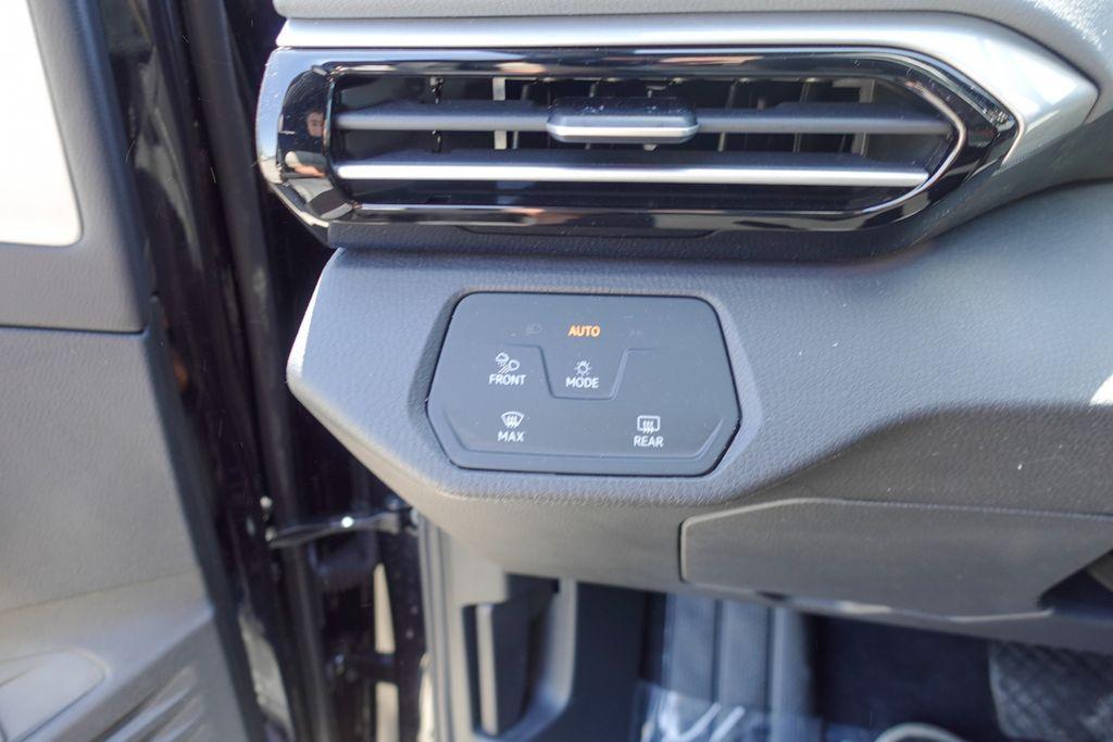 new 2025 Volkswagen ID.4 car, priced at $41,071