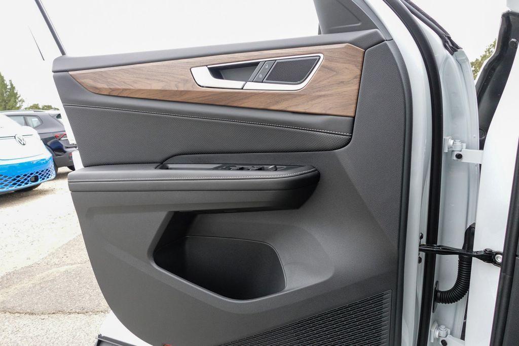 new 2026 Volkswagen Atlas car, priced at $38,676