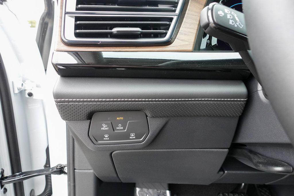 new 2026 Volkswagen Atlas car, priced at $38,676