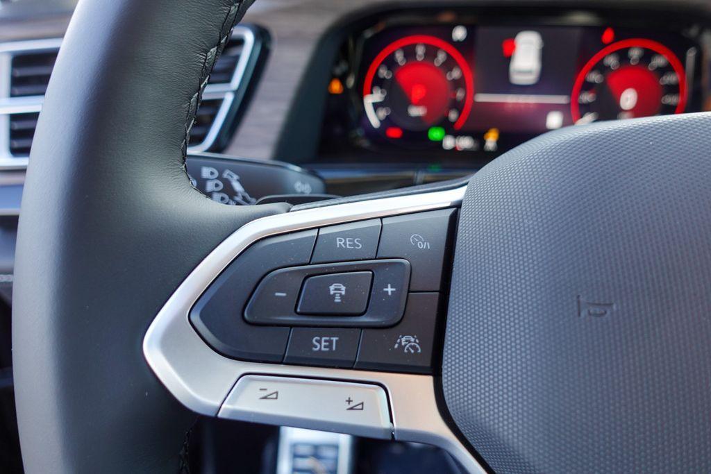 new 2025 Volkswagen Atlas car, priced at $52,632