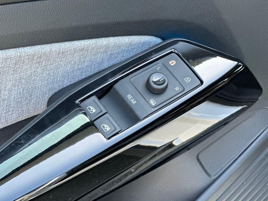 used 2024 Volkswagen ID.4 car, priced at $26,894