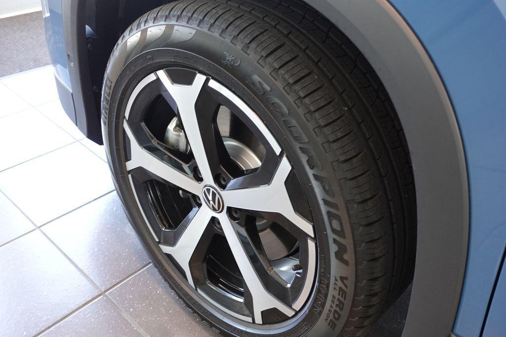 new 2025 Volkswagen Tiguan car, priced at $35,781