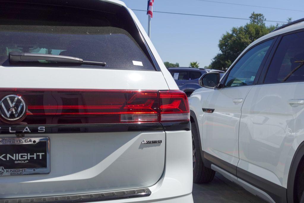 new 2024 Volkswagen Atlas car, priced at $43,714