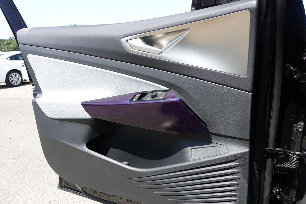 new 2025 Volkswagen ID.4 car, priced at $39,910