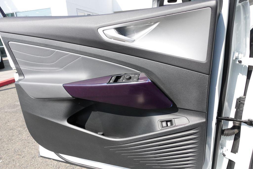 new 2025 Volkswagen ID.4 car, priced at $45,283