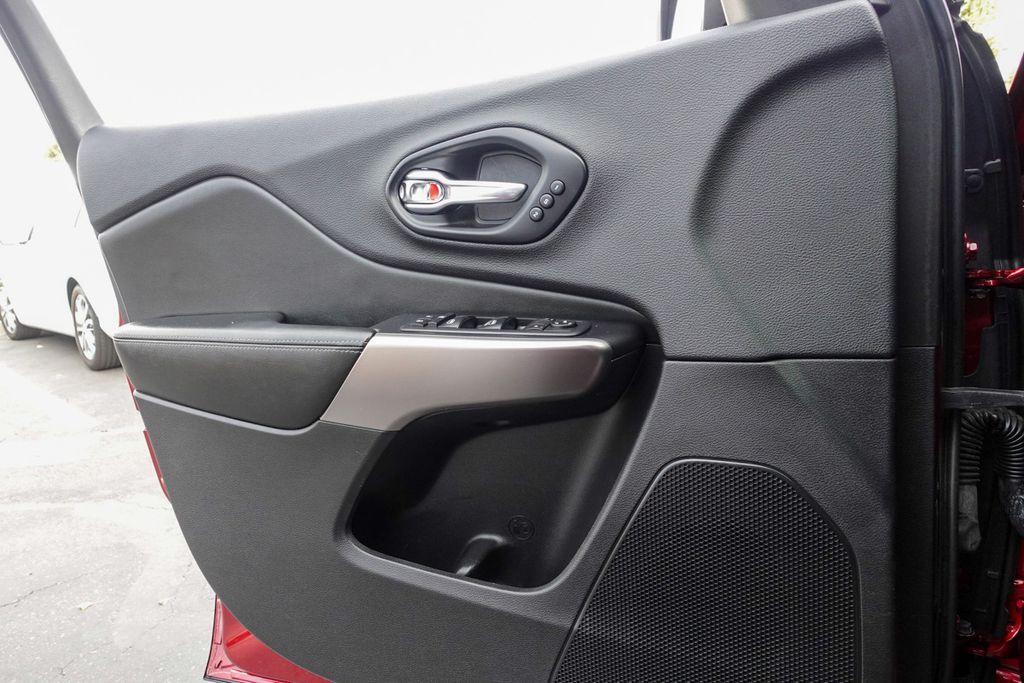 used 2019 Jeep Cherokee car, priced at $9,975