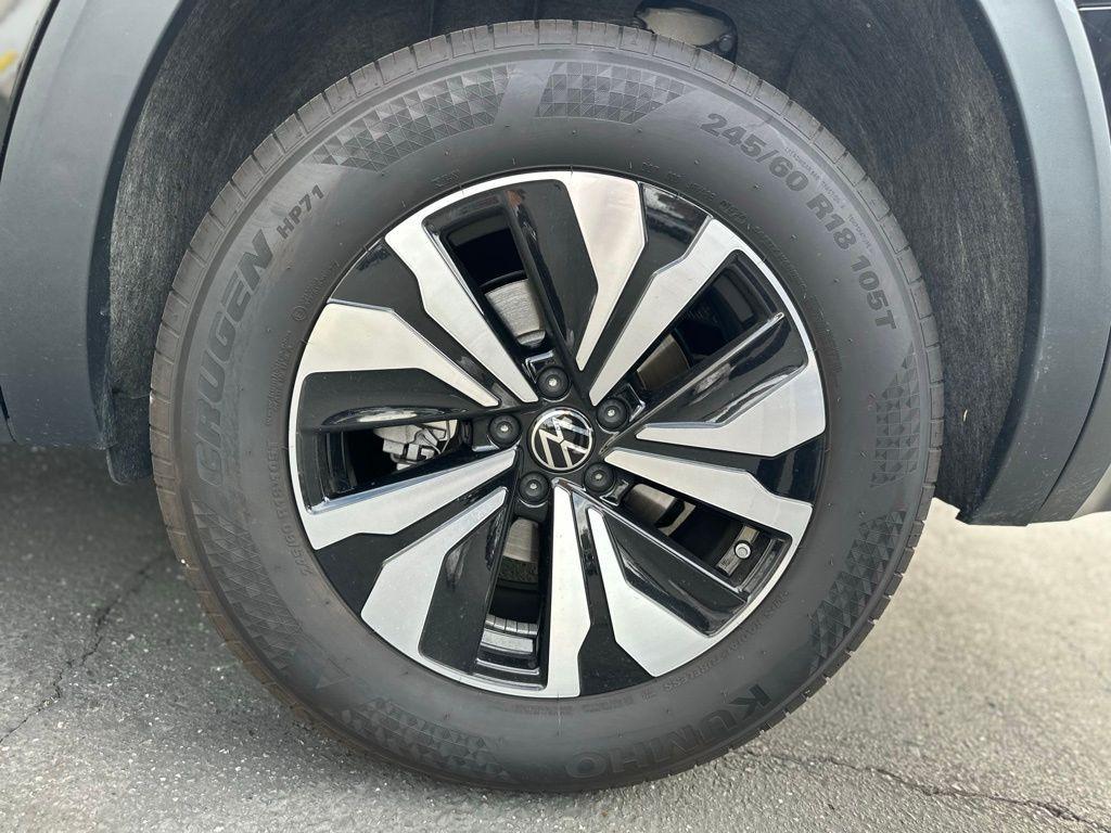 used 2025 Volkswagen Atlas car, priced at $33,798