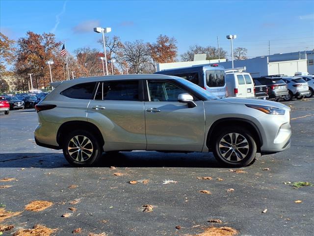 used 2024 Toyota Highlander car, priced at $40,189