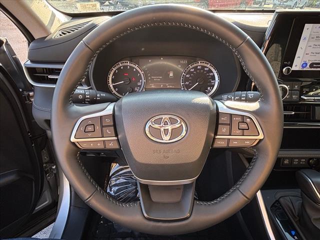 used 2024 Toyota Highlander car, priced at $38,900