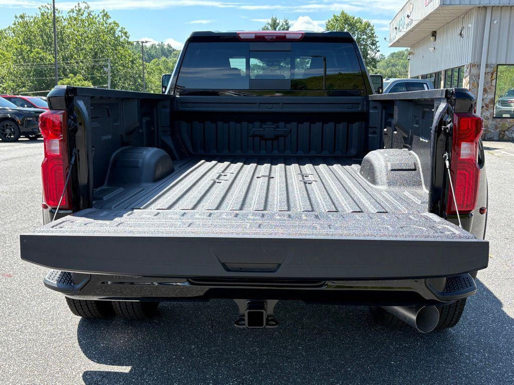 new 2025 Chevrolet Silverado 3500 car, priced at $92,165