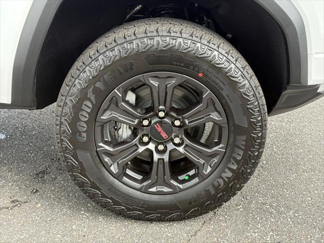 new 2025 GMC Canyon car, priced at $38,126