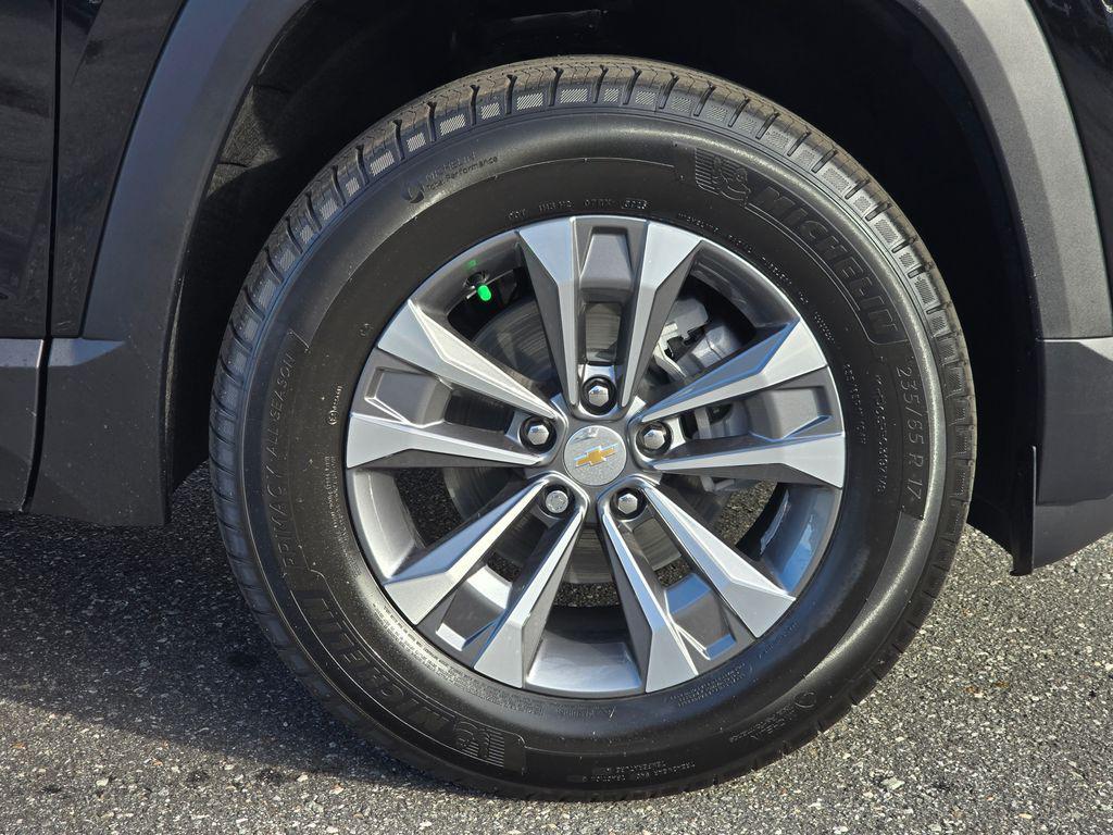 new 2026 Chevrolet Equinox car, priced at $31,217