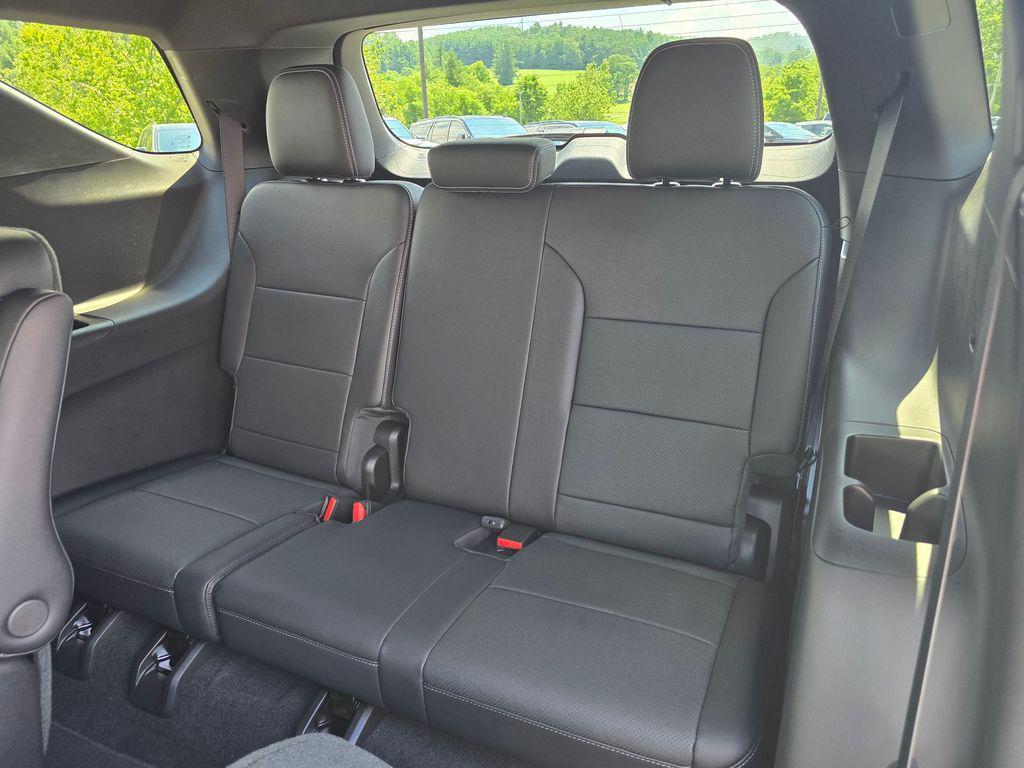 new 2025 Chevrolet Traverse car, priced at $39,997