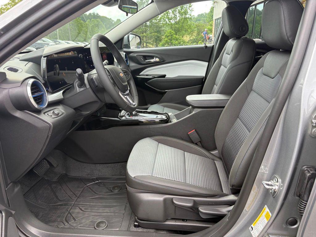 new 2025 Chevrolet Trax car, priced at $24,941