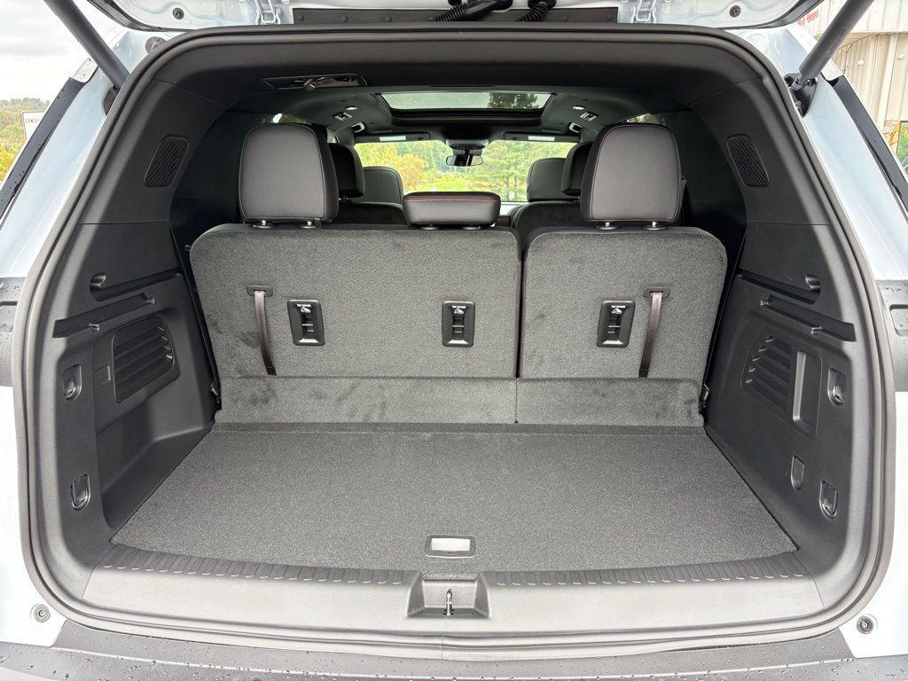 new 2026 Chevrolet Traverse car, priced at $53,875