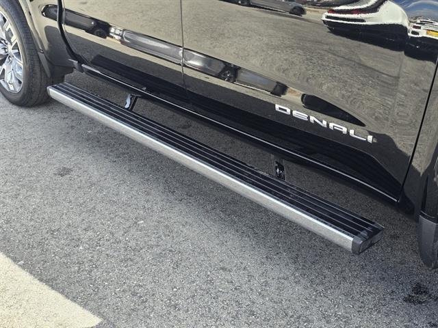 used 2023 GMC Sierra 1500 car, priced at $45,900