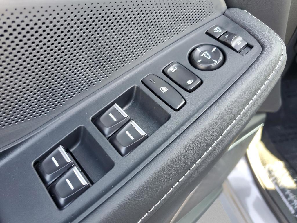 new 2026 Acura MDX car, priced at $61,350