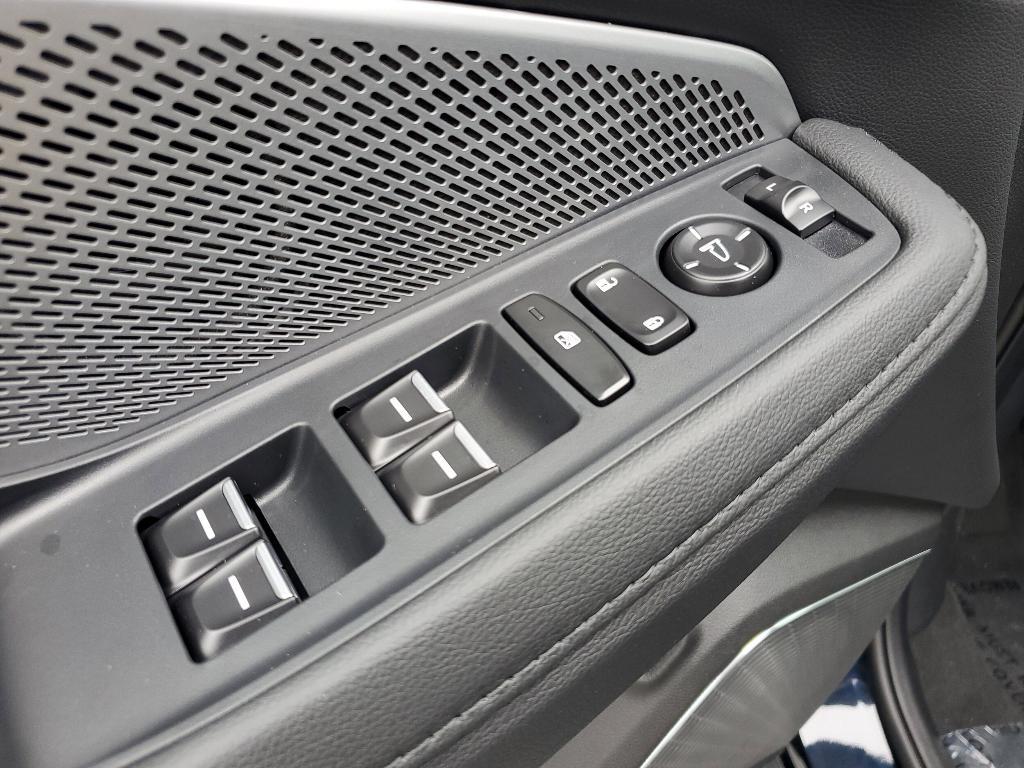 new 2025 Acura MDX car, priced at $55,350