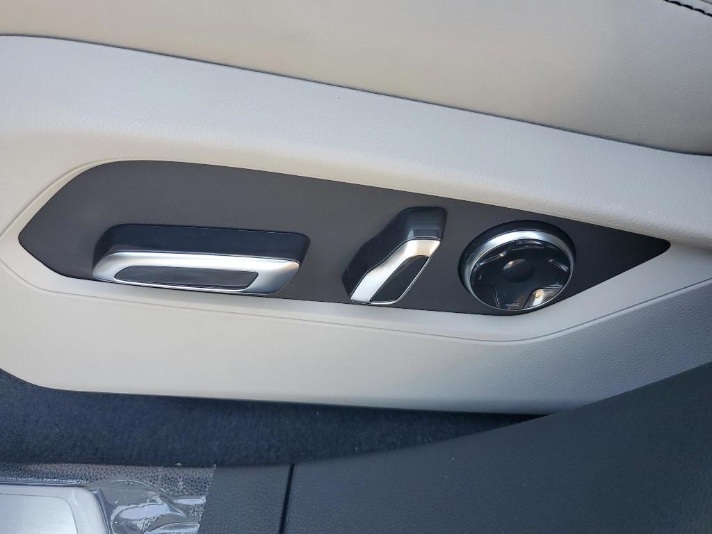 new 2025 Acura RDX car, priced at $49,250