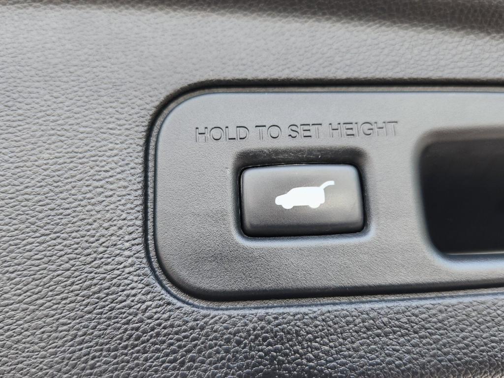 used 2023 Acura MDX car, priced at $42,991
