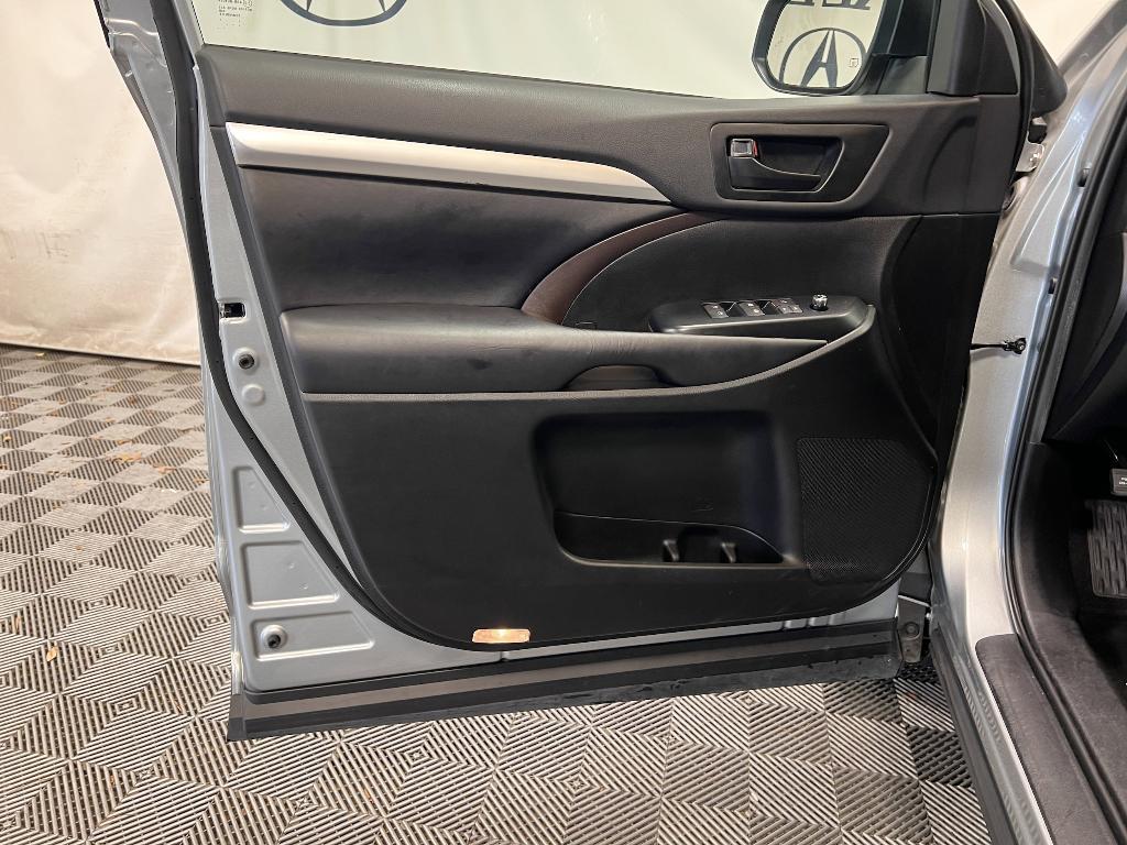 used 2019 Toyota Highlander car, priced at $25,791