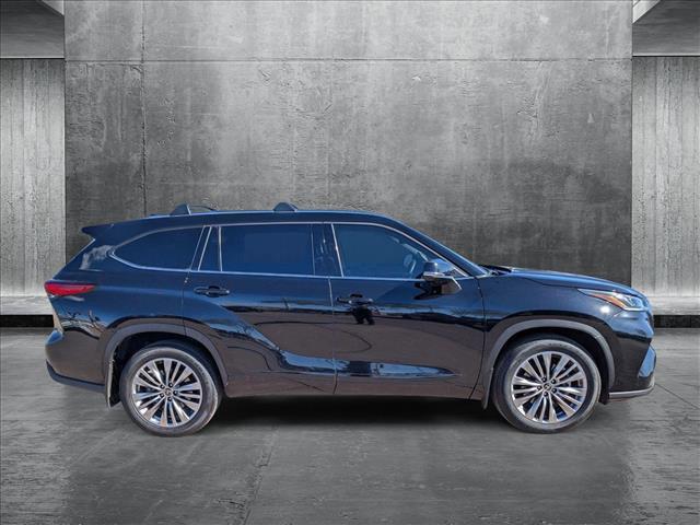 used 2022 Toyota Highlander car, priced at $41,132