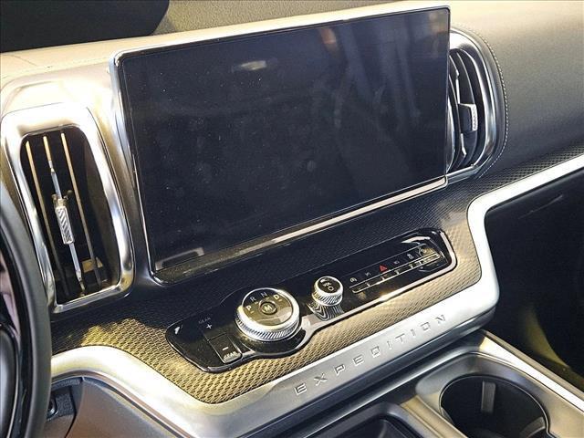 new 2025 Ford Expedition car, priced at $77,890