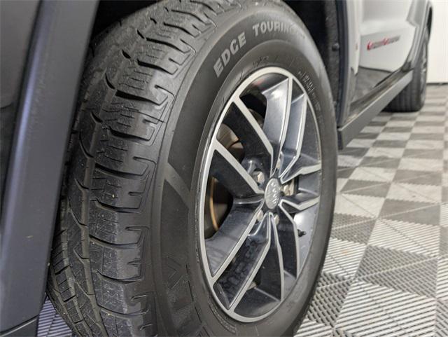 used 2017 Jeep Grand Cherokee car, priced at $20,692