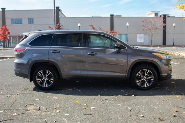 used 2016 Toyota Highlander car, priced at $22,999