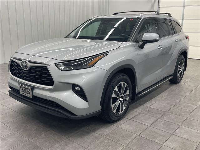 used 2022 Toyota Highlander car, priced at $33,695